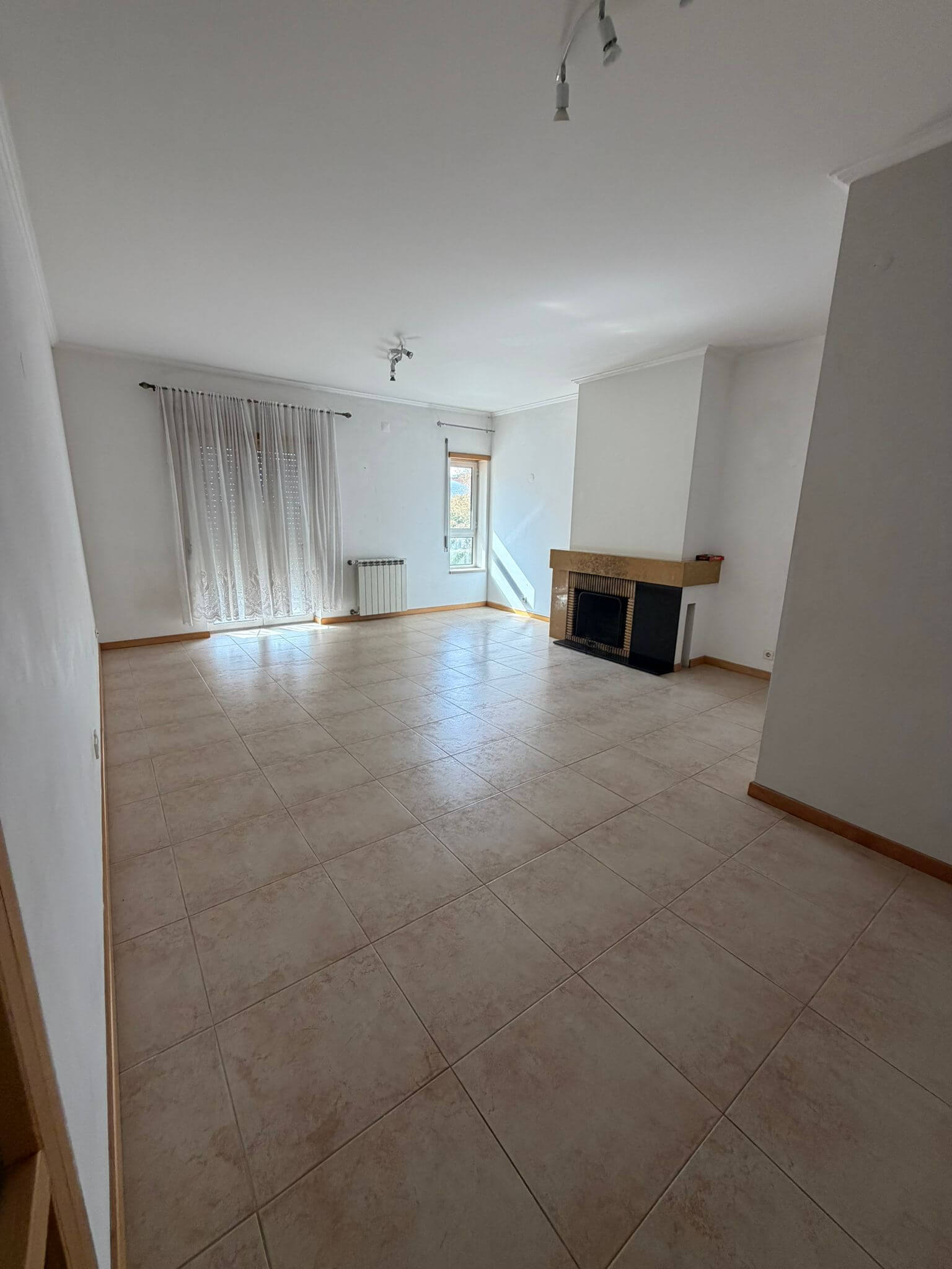 Apartamento T4 para arrendamento - Aldi / Beato Nuno