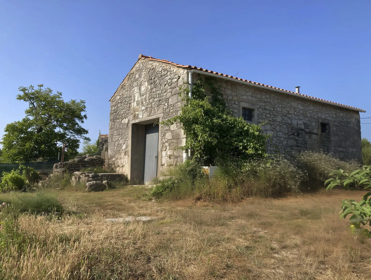 Edificios em Pedra + 6060 m2 de Terreno