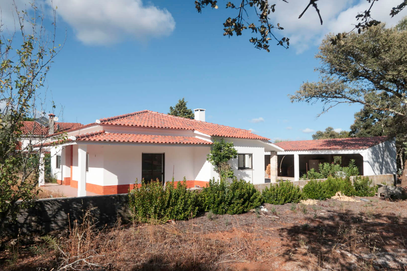 Moradia Terrea T2 + 2000 m2 de Terreno