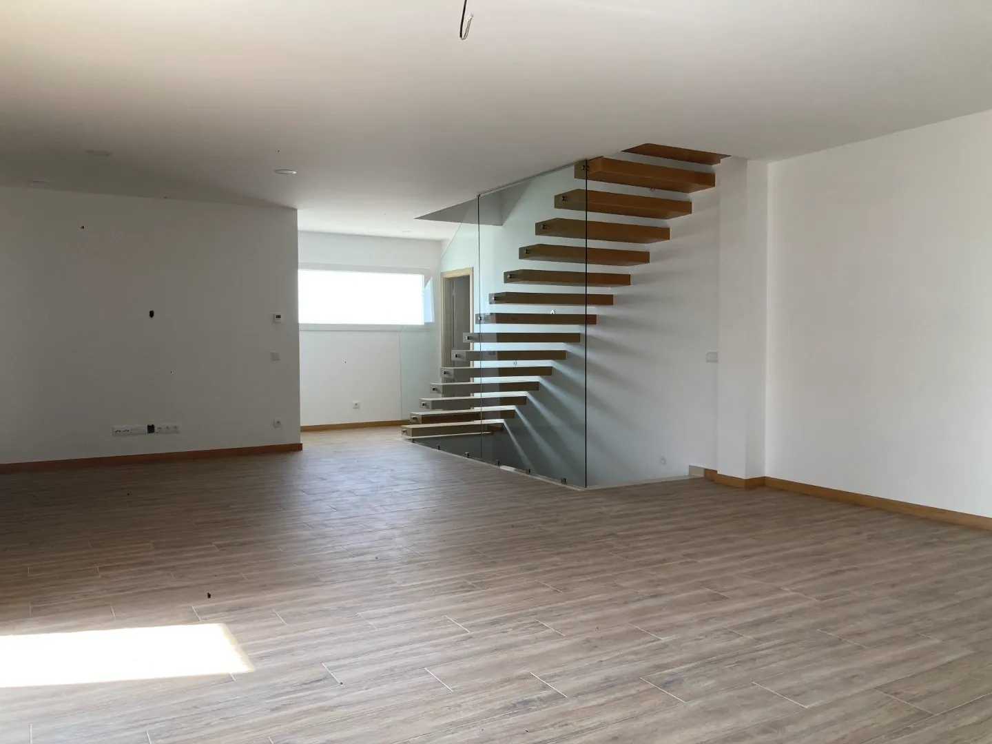 Moradia contemporânea V4 em Fátima — cozinha